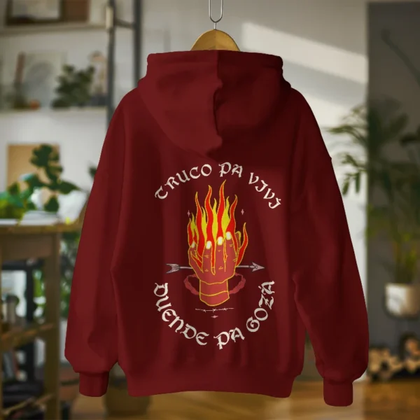 Sudadera granate con diseño de mano en fuego – TRUCO Y DUENDE