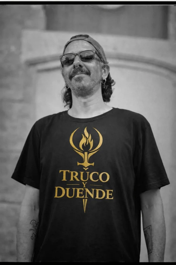 Camiseta Truco y Duende en negro
